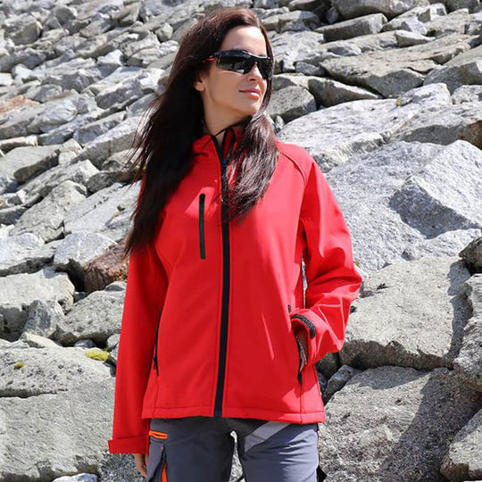 Γυναικείο μπουφάν softshell REEF RED - 2 — stenso.gr Γυναικείο μπουφάν softshell REEF RED - 2